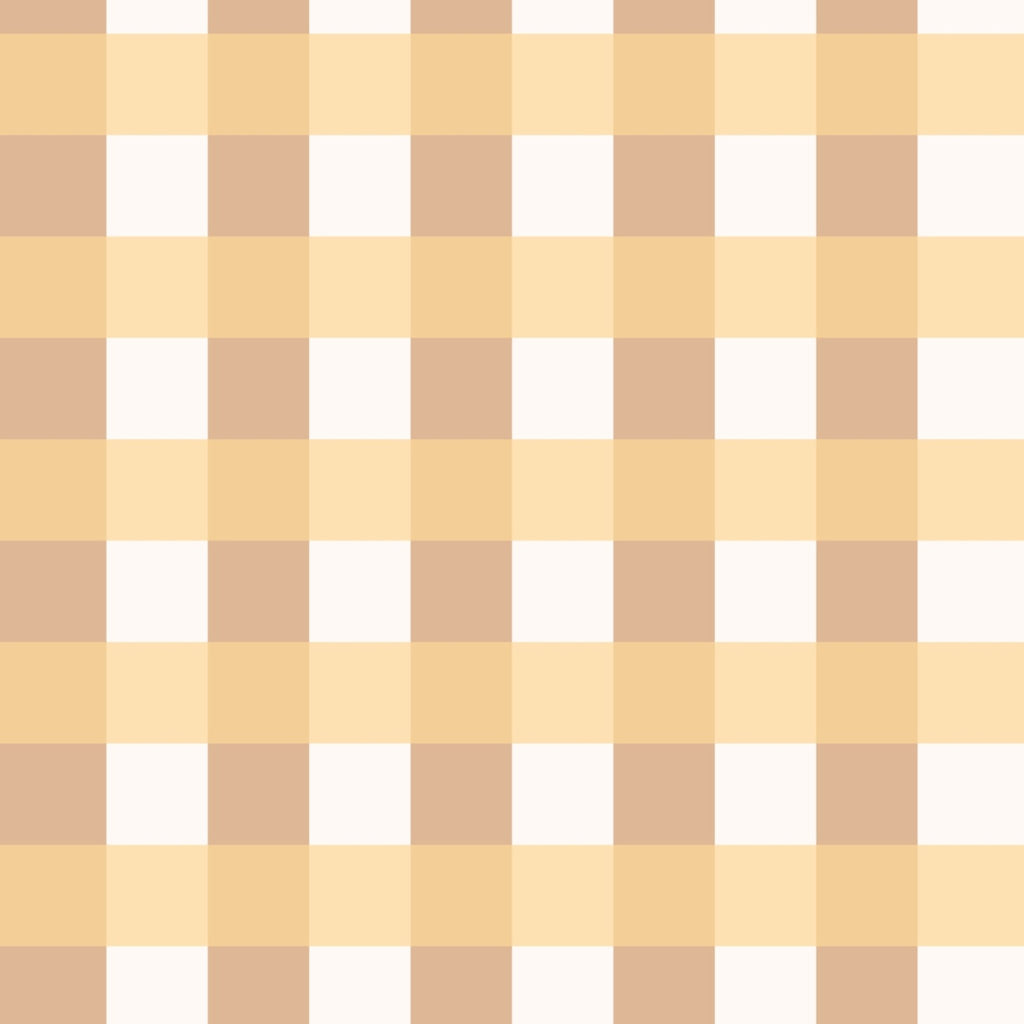 Détail du motif vichy à carreaux camel et beiges de l'échantillon du papier peint Lola sur fond blanc.